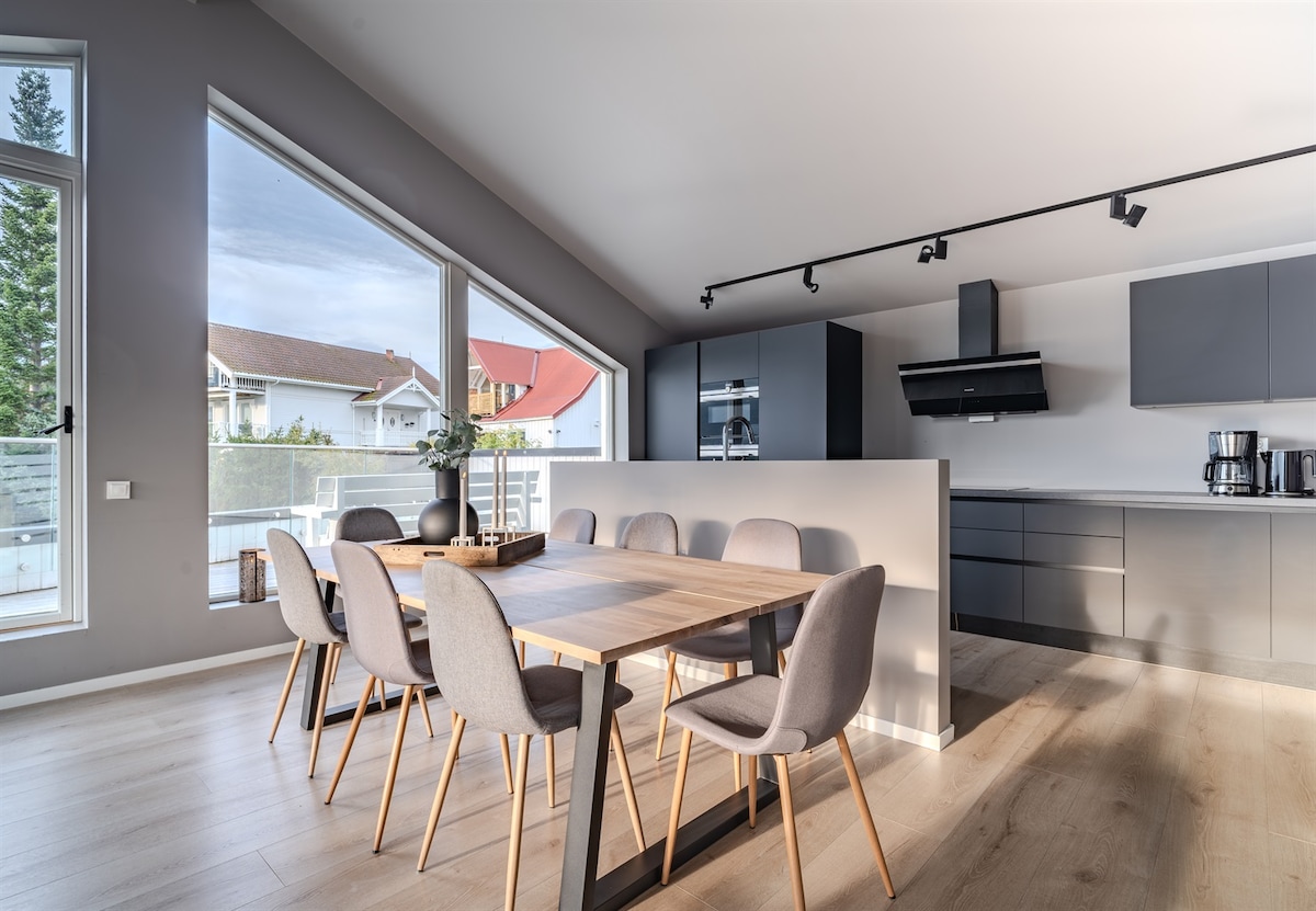 5-Bedroom Apartment · Sea View 2