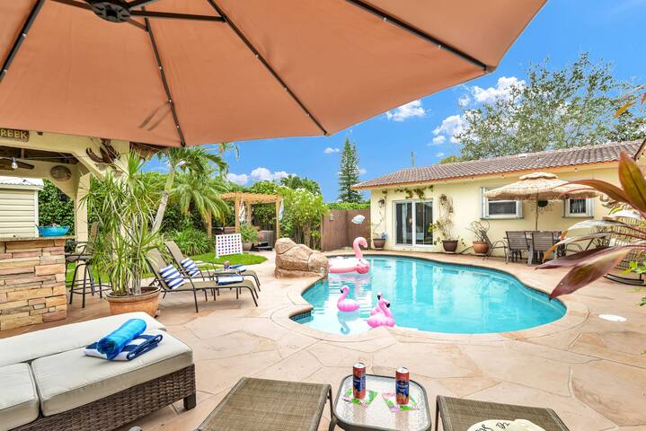 Paradise Cove | 1 Mile to Beach | Heated Pool