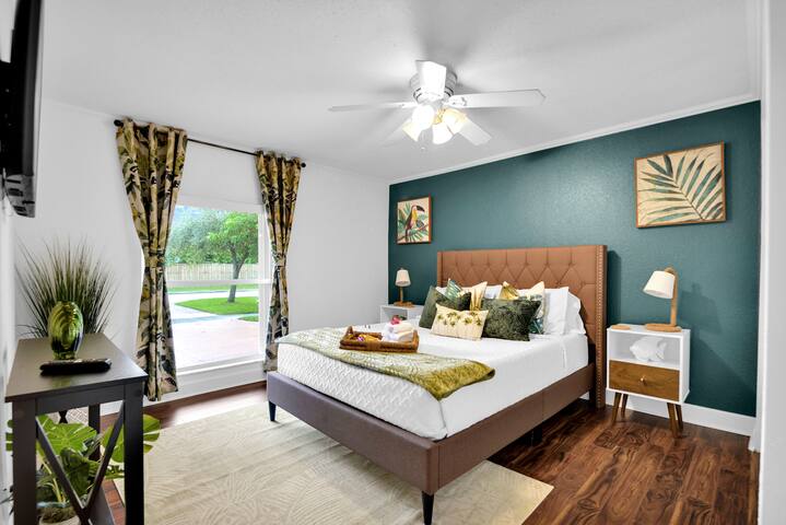 Paradise Cove – 1 Mile to Beach – Heated Pool gallery image 2