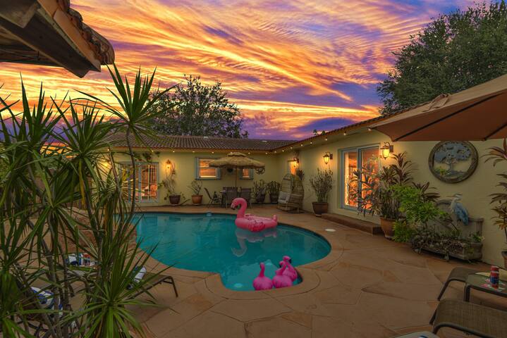 Paradise Cove – 1 Mile to Beach – Heated Pool gallery image 4