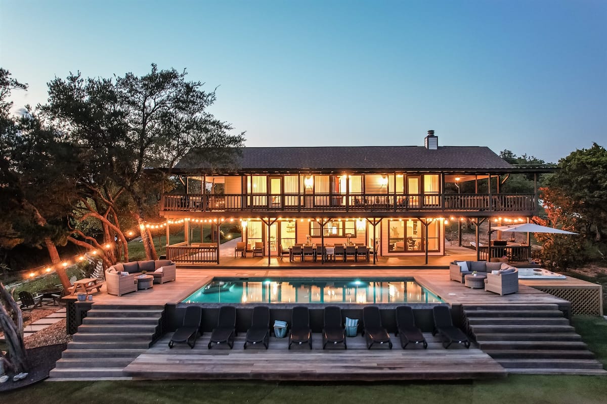 Hill Country estate with infinity pool near Lake Travis