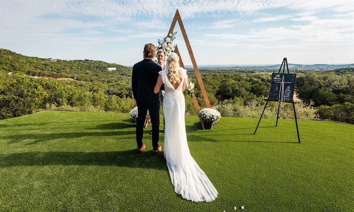 ❤️ Tipis and yoga just go together ❤️  Outdoor event venues, Outdoor,  Unique vacations