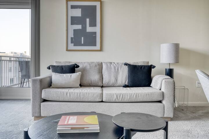 Blueground | Palo Alto, w/d & pool, nr tech gallery image 2