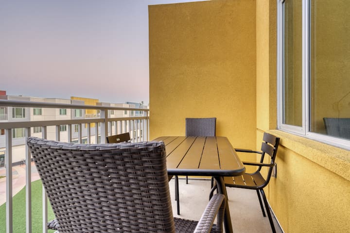 Blueground | Palo Alto, w/d & pool, nr tech gallery image 5