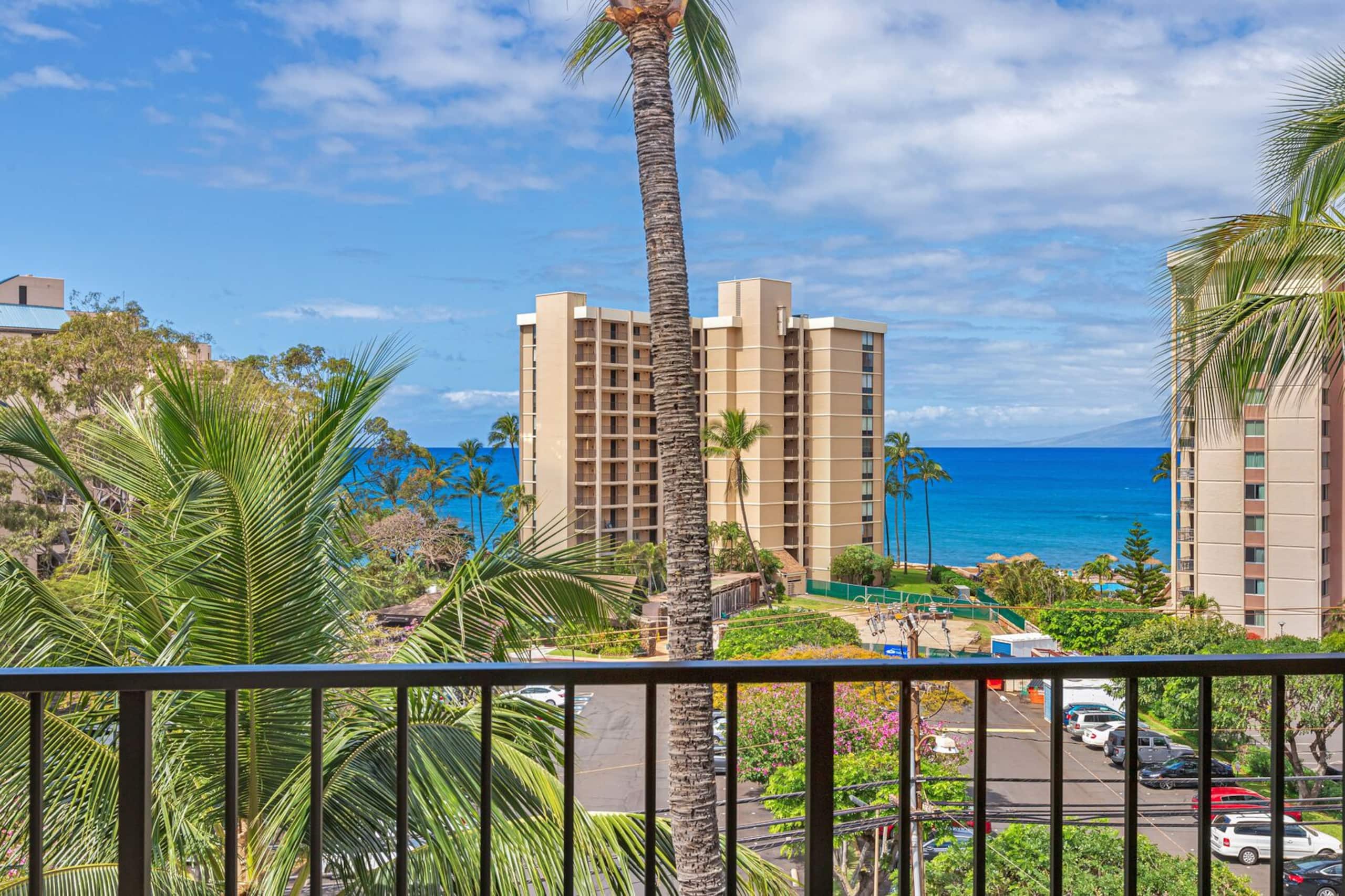 Condo in Lahaina · ★4.58 · 2 bedrooms · 3 beds · 2 baths - Image 1
