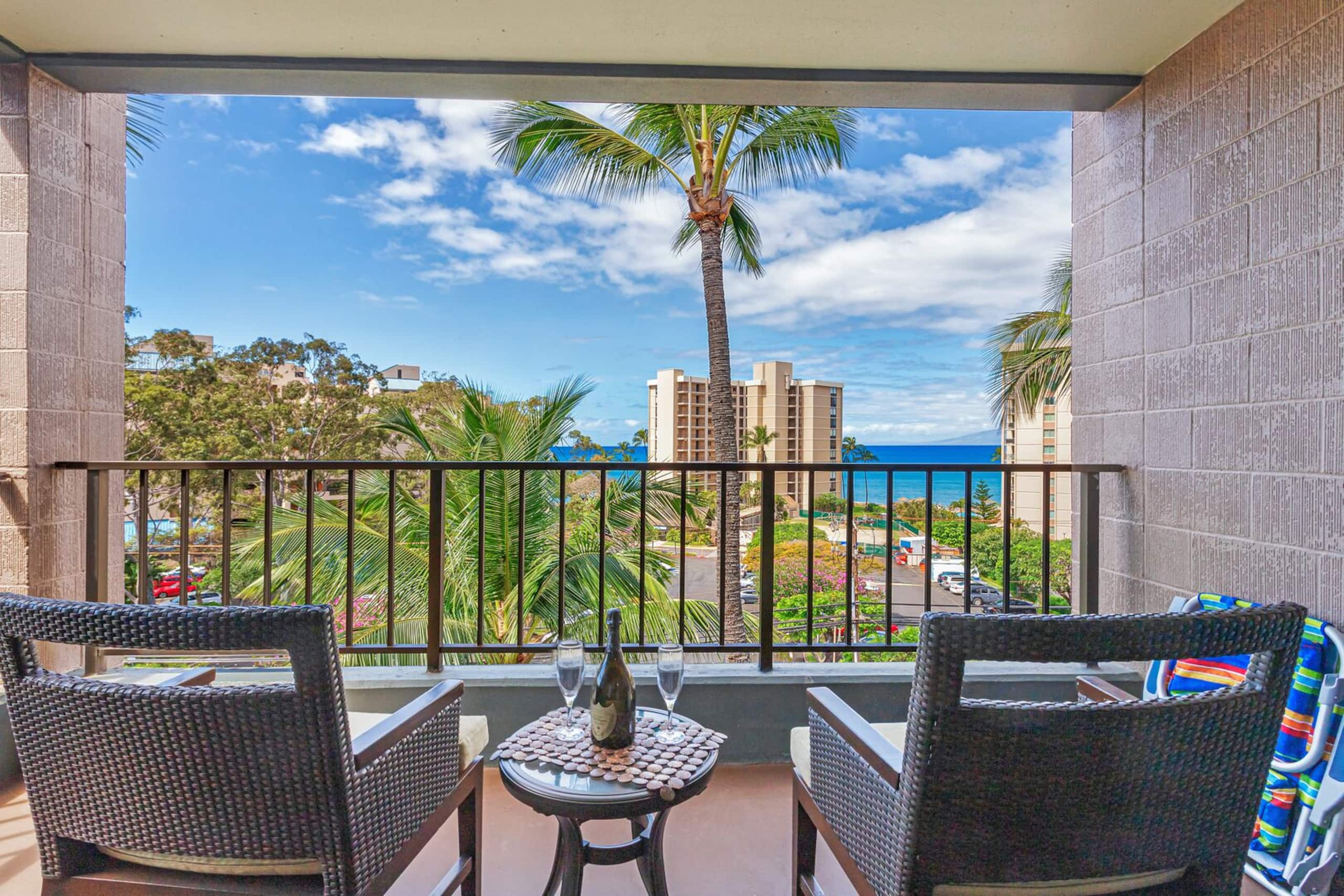 Condo in Lahaina · ★4.58 · 2 bedrooms · 3 beds · 2 baths - Image 11