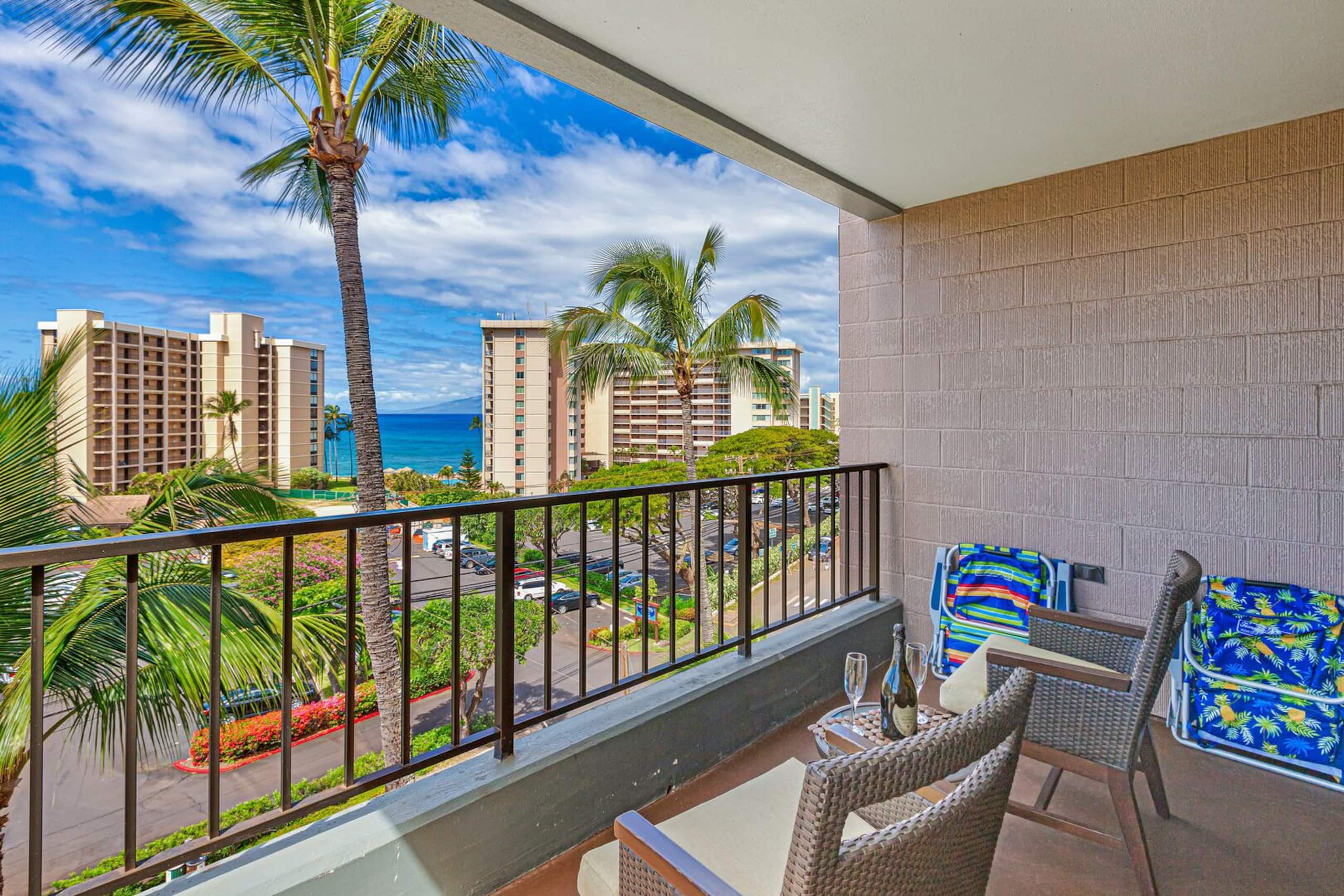 Condo in Lahaina · ★4.58 · 2 bedrooms · 3 beds · 2 baths - Image 34
