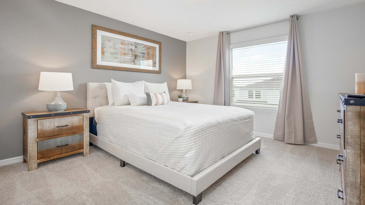 Მშვიდი დედოფლის საძინებელი, რომელიც უზრუნველყოფს სიმშვიდეს და ტელევიზორის დამატებითი კომფორტი მშვიდი დასვენებისთვის