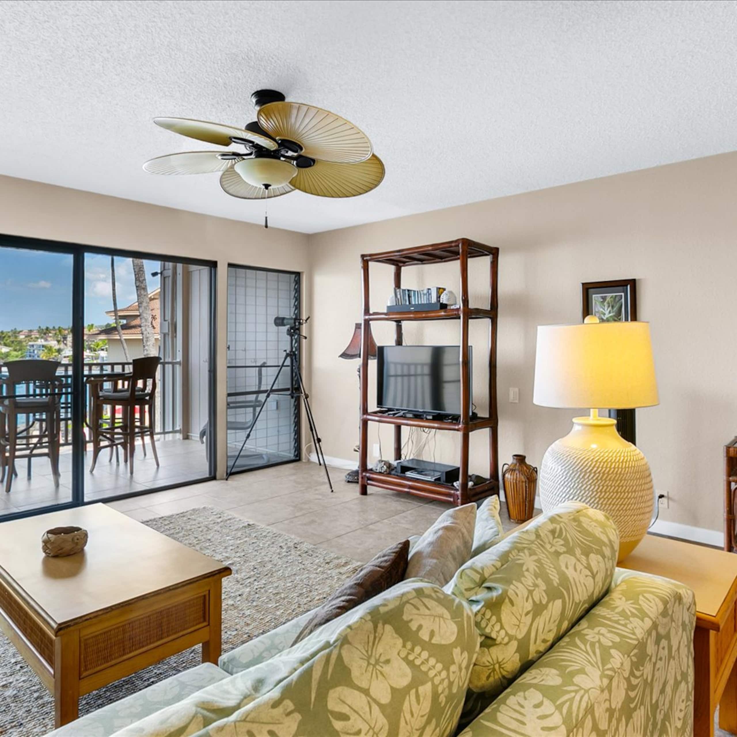 Condo in Kailua-Kona · ★4.23 · 2 bedrooms · 2 beds · 2 baths - Image 4