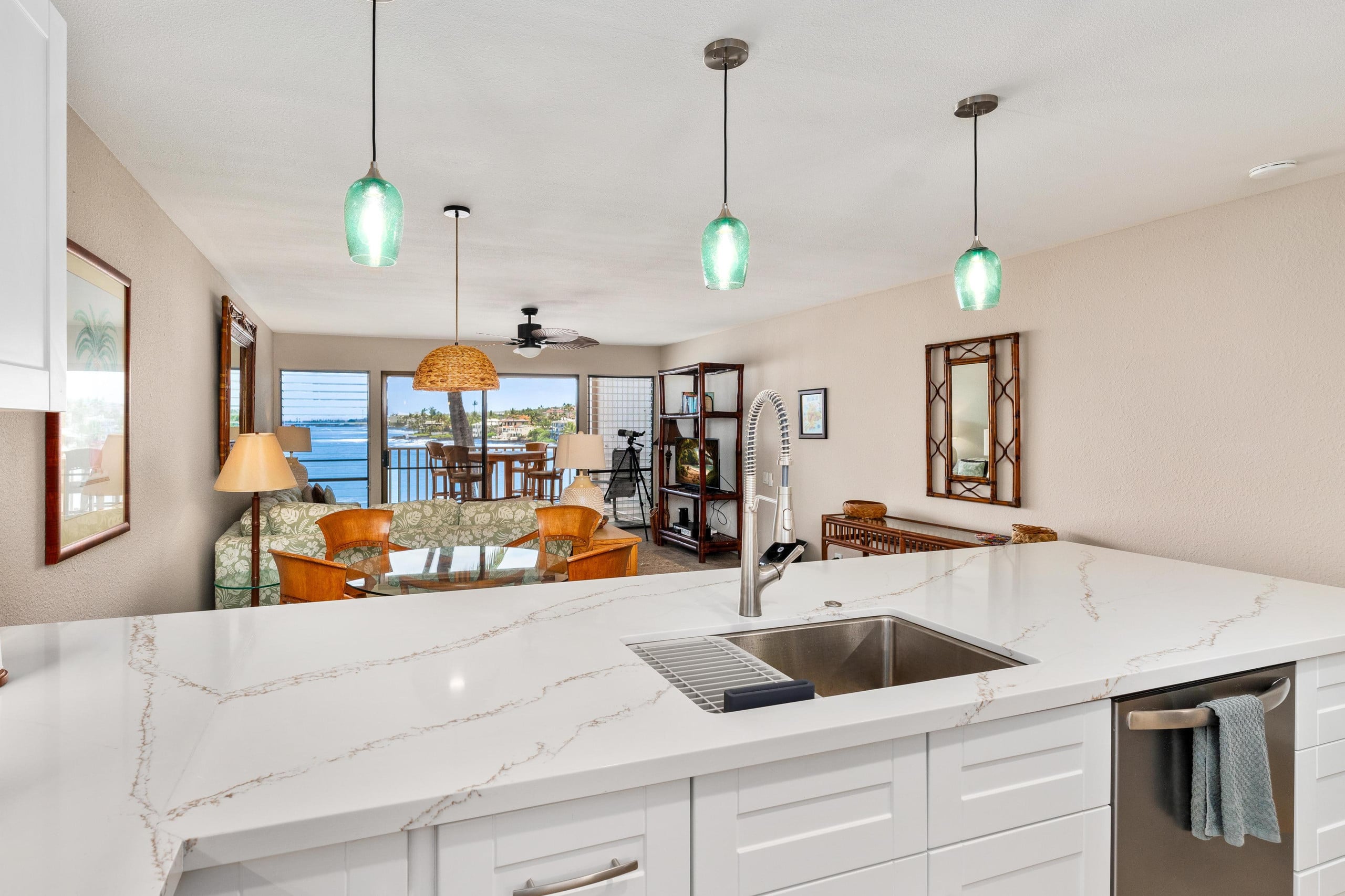 Condo in Kailua-Kona · ★4.23 · 2 bedrooms · 2 beds · 2 baths - Image 12