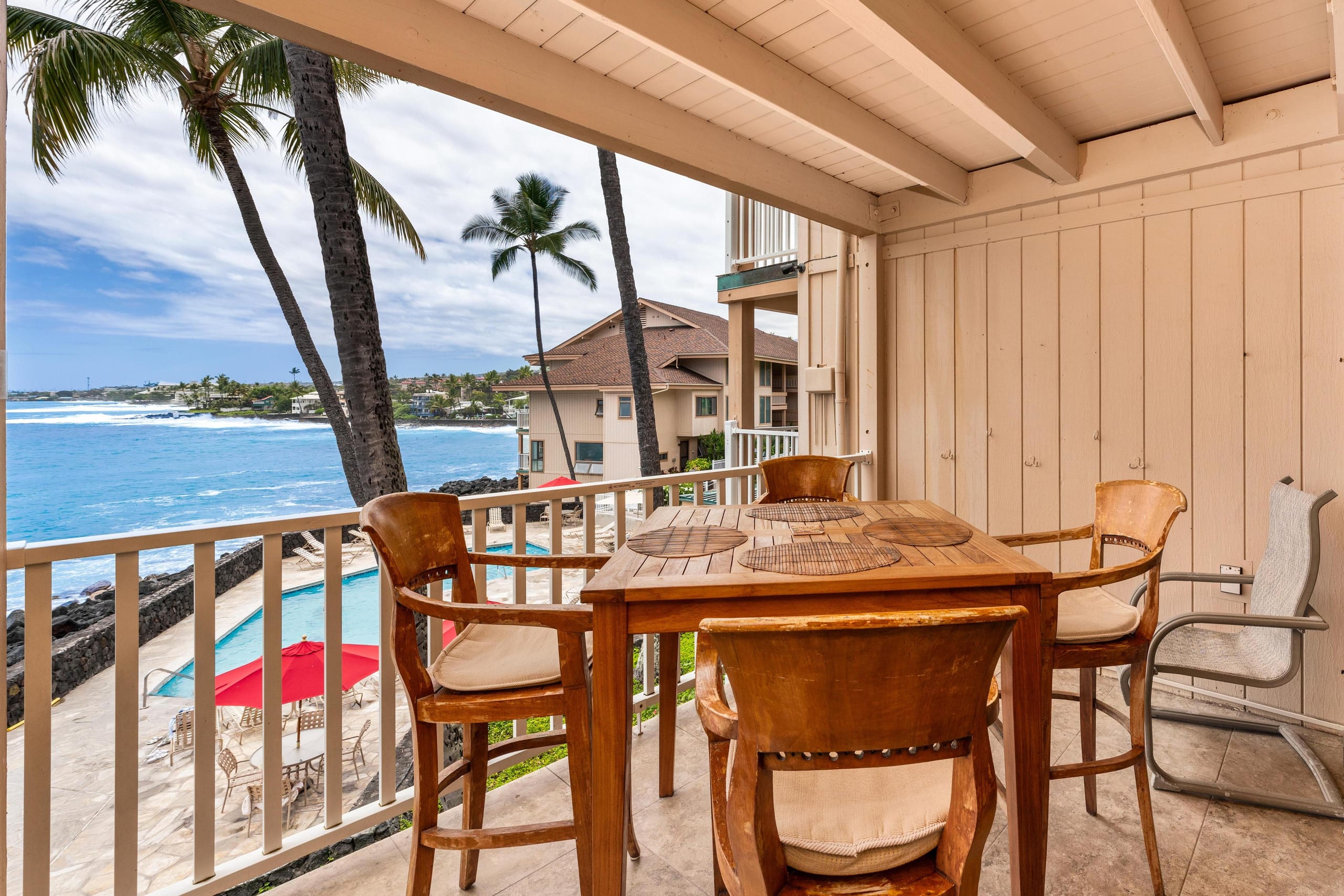 Condo in Kailua-Kona · ★4.23 · 2 bedrooms · 2 beds · 2 baths - Image 3