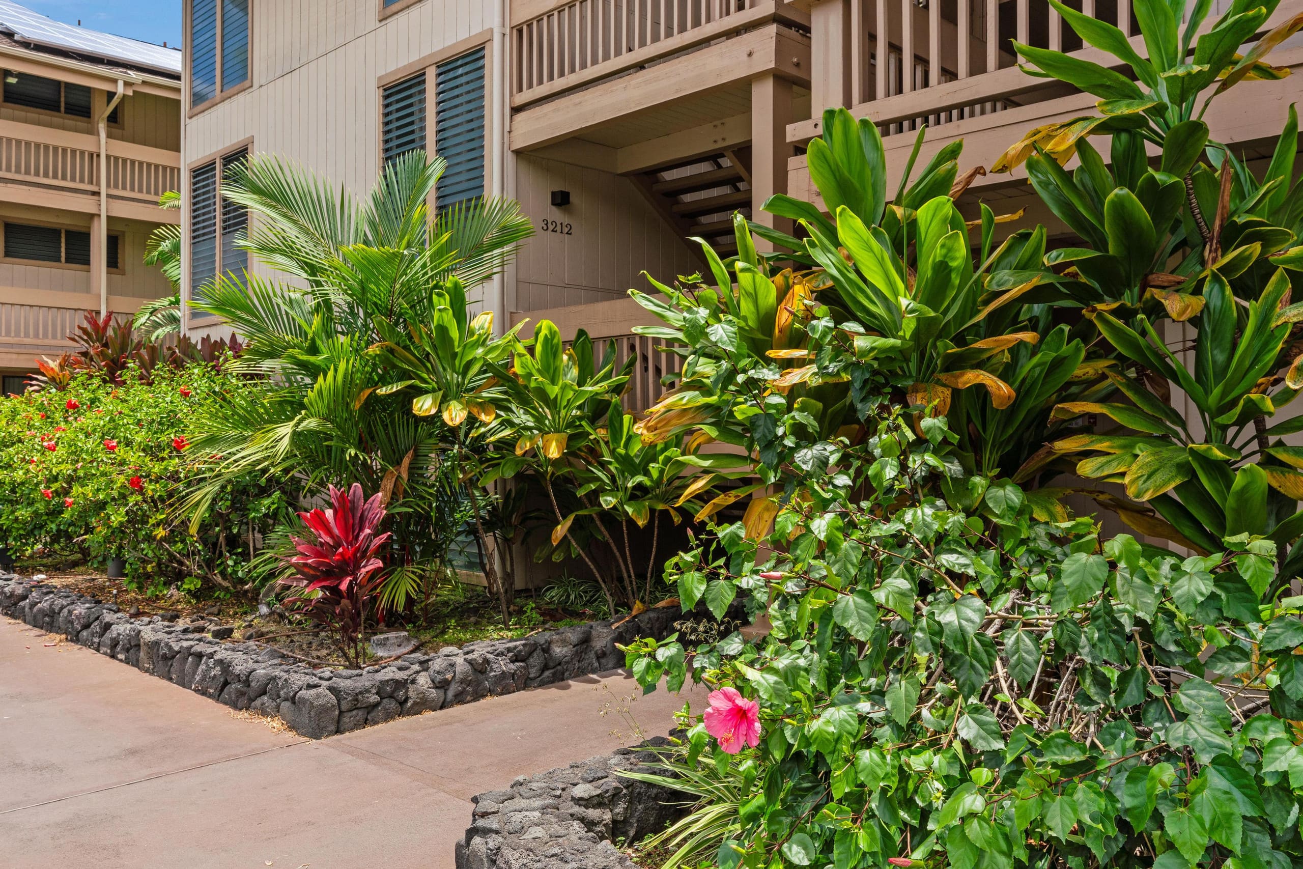 Condo in Kailua-Kona · ★4.23 · 2 bedrooms · 2 beds · 2 baths - Image 28