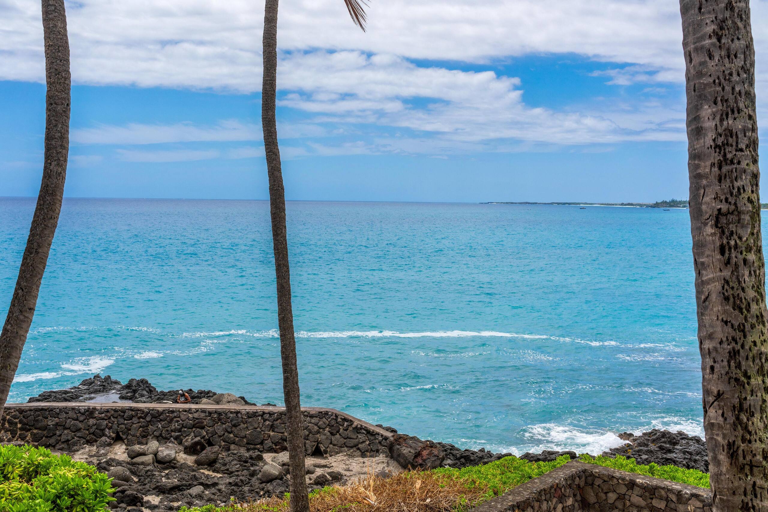 Condo in Kailua-Kona · ★4.23 · 2 bedrooms · 2 beds · 2 baths - Image 30
