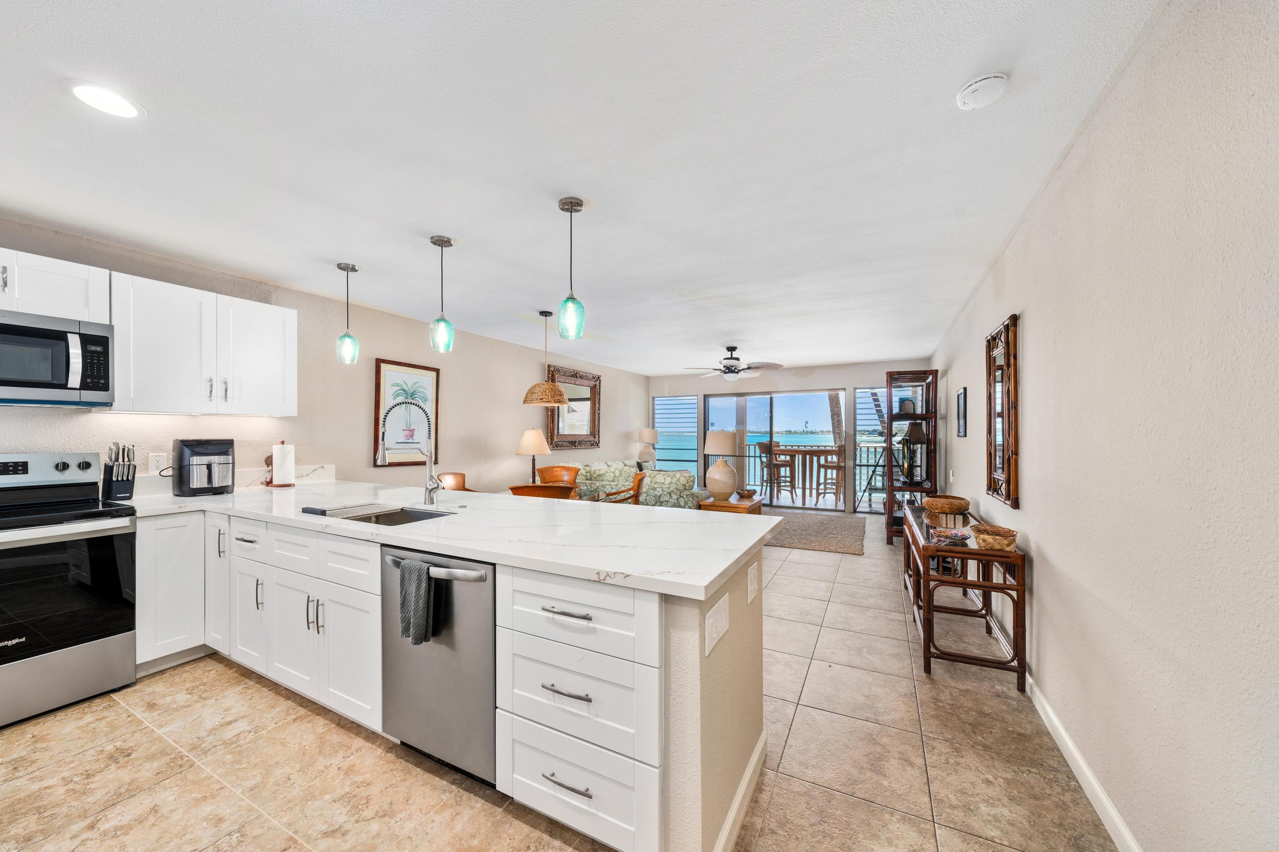 Condo in Kailua-Kona · ★4.23 · 2 bedrooms · 2 beds · 2 baths - Image 11