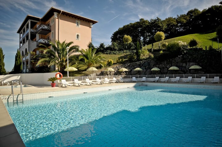 Studio Avec Accès Piscine, Wi-fi + Parking Gratuit - Pyrénées