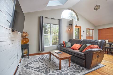 *Guest Favorite* Comfy Cabin in the Woods near UNC