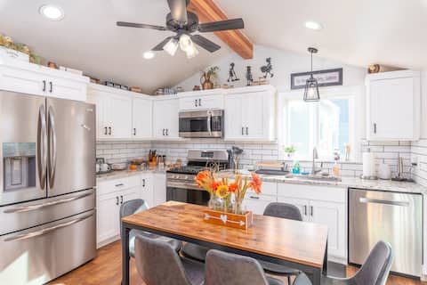 Top Airbnb: charming 2-bedroom pioneer home near brian head sk in Cedar City / Iron County