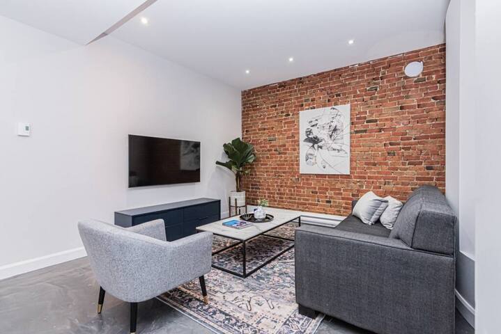 Massive apartment in Le Plateau by Denstays gallery image 5