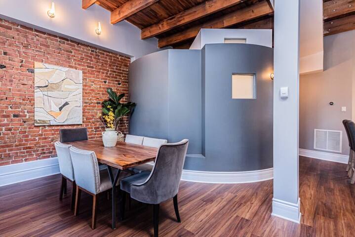 Family Friendly Beauty in Le Plateau by Denstays gallery image 5