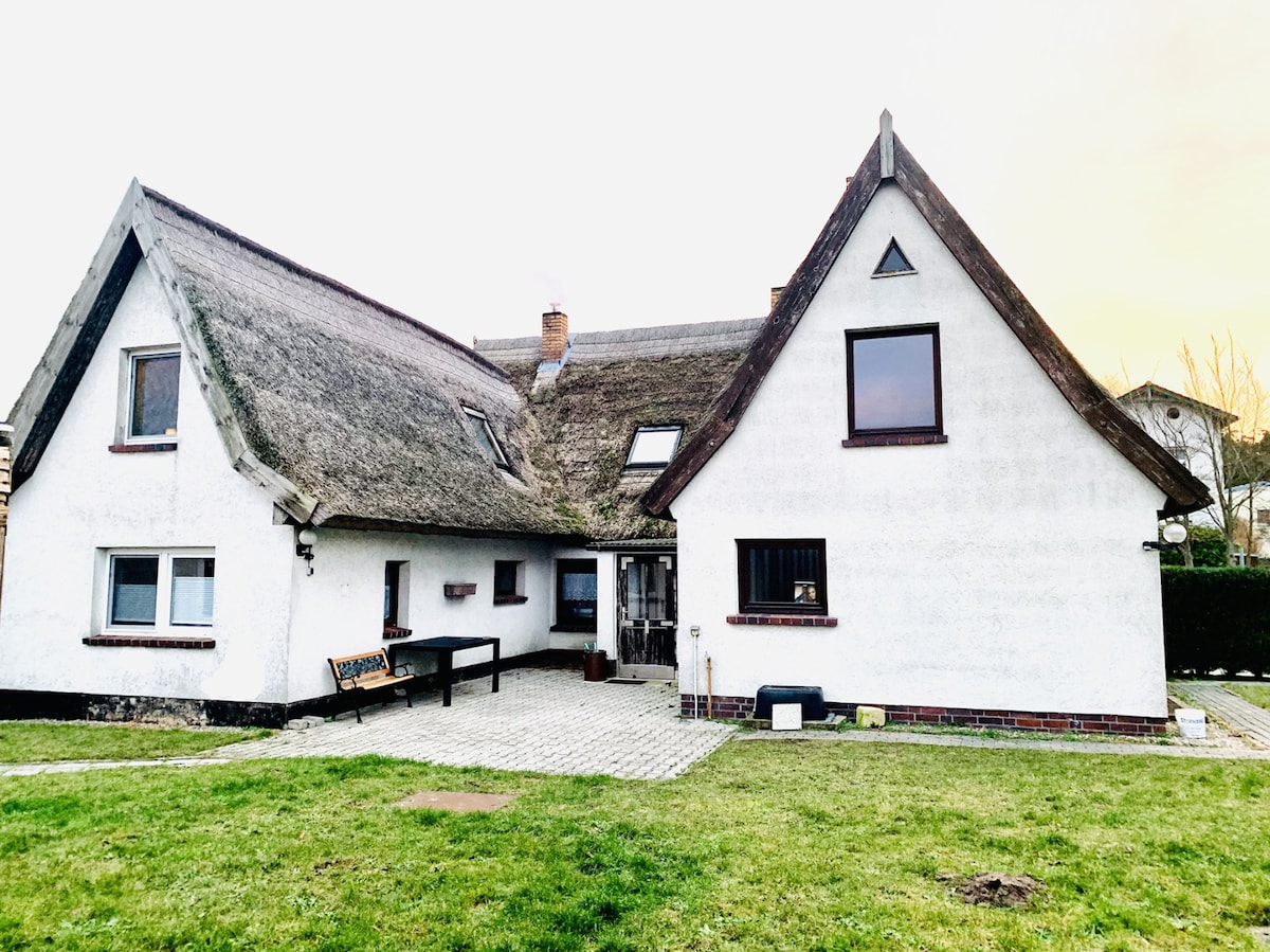 Top Airbnb: Captain Hus 2 - 500m to the beach + infrared sauna à Graal Müritz