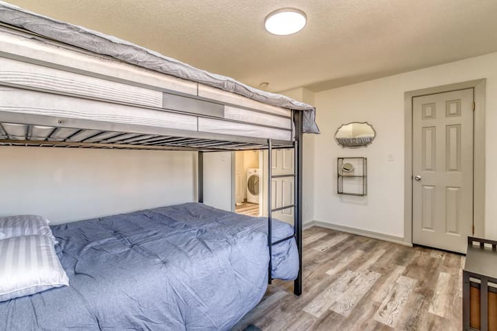 Queen Bunk Bed Room with Closet