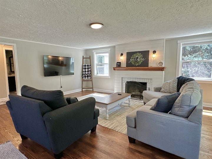Urban Farmhouse; Remodeled, Fenced, Pet Friendly - Vancouver, WA