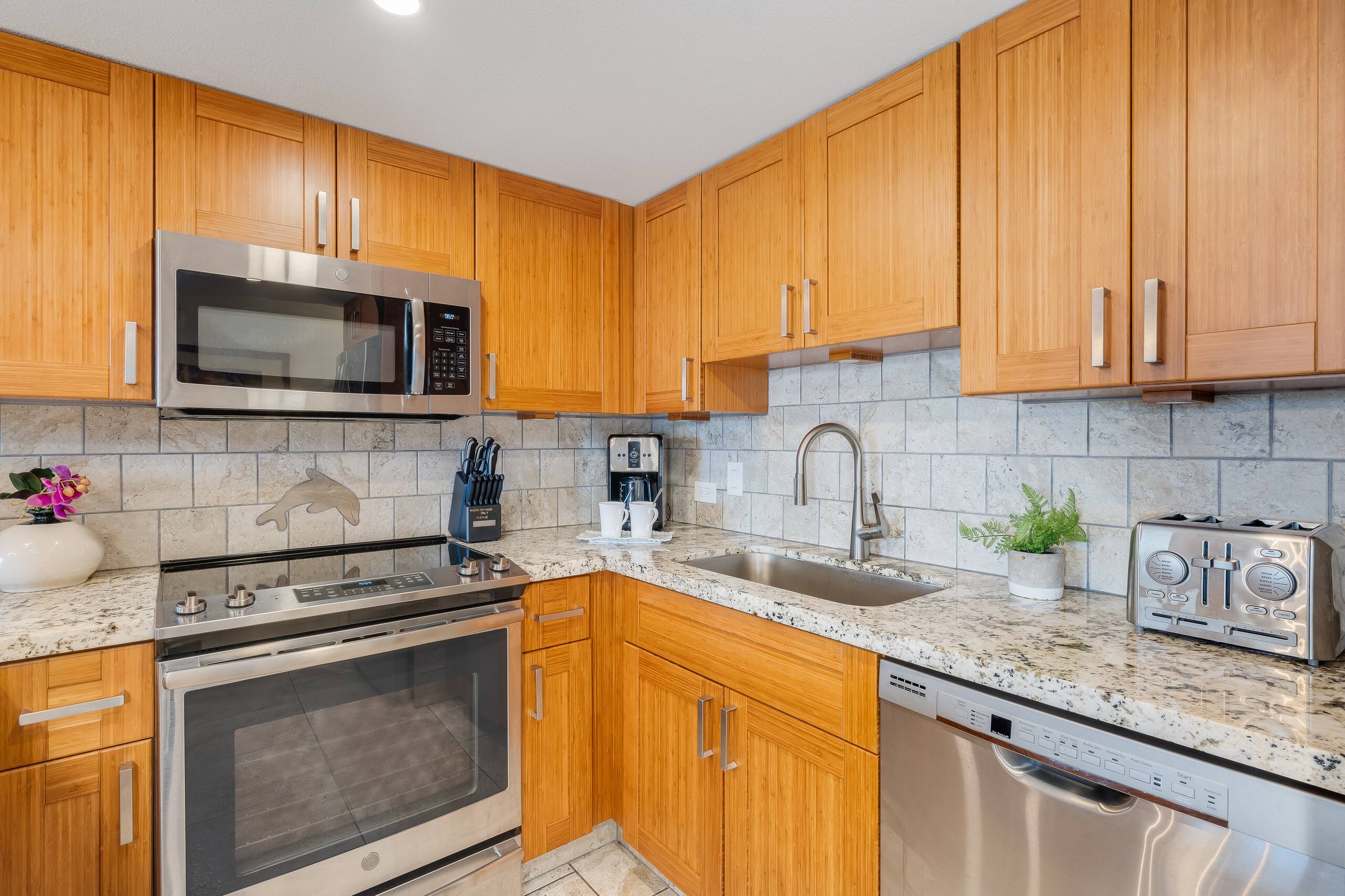 Condo in Kihei · ★4.8 · 1 bedroom · 2 beds · 2 baths - Image 9