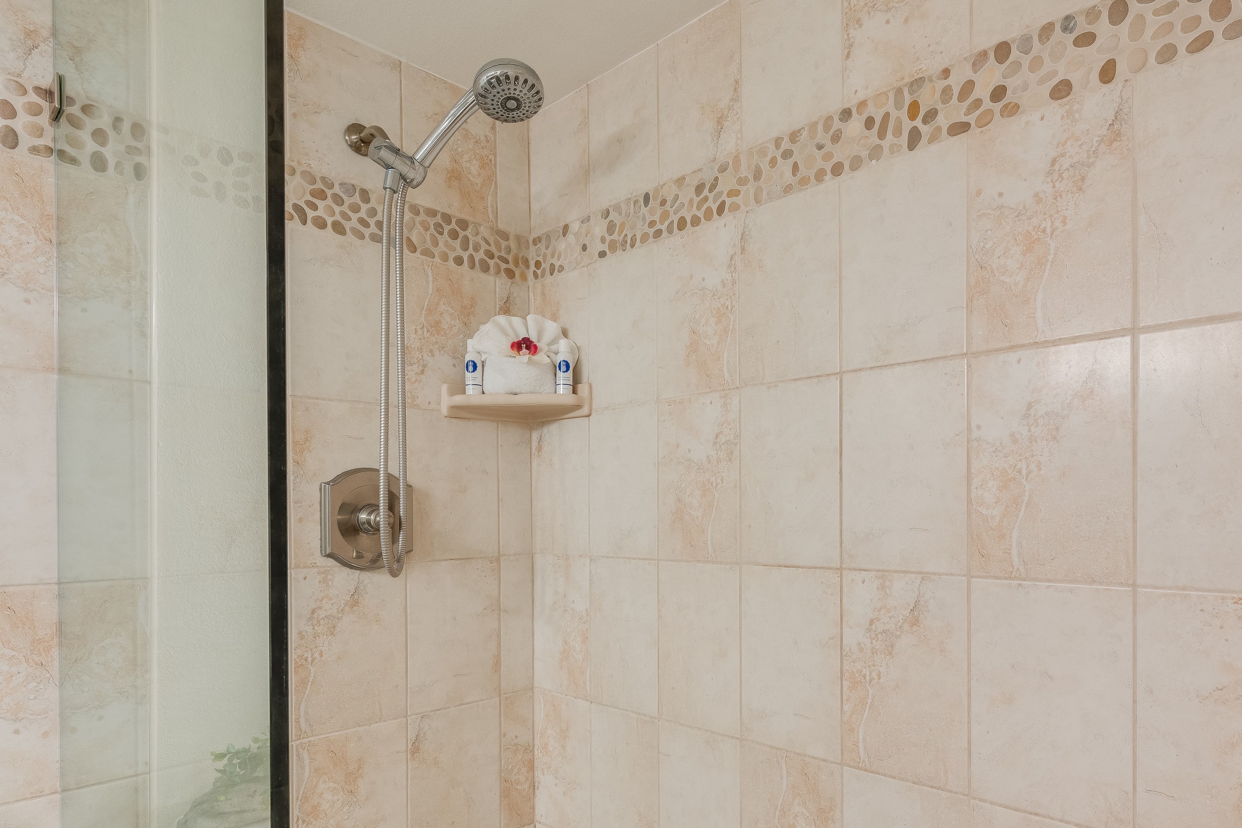 Condo in Kihei · ★4.8 · 1 bedroom · 2 beds · 2 baths - Image 18