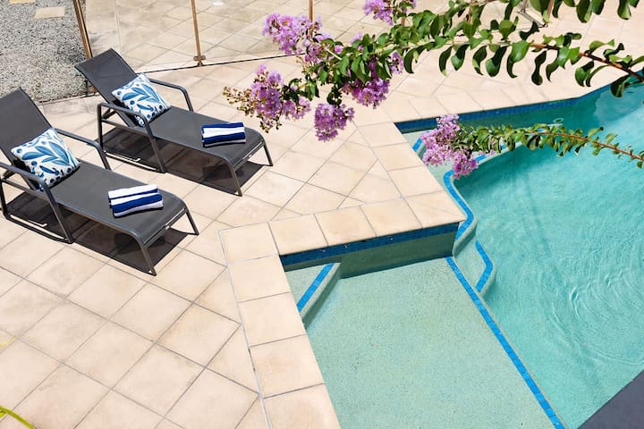 City Skyline Views|Bulimba Pool Home|Pet Friendly