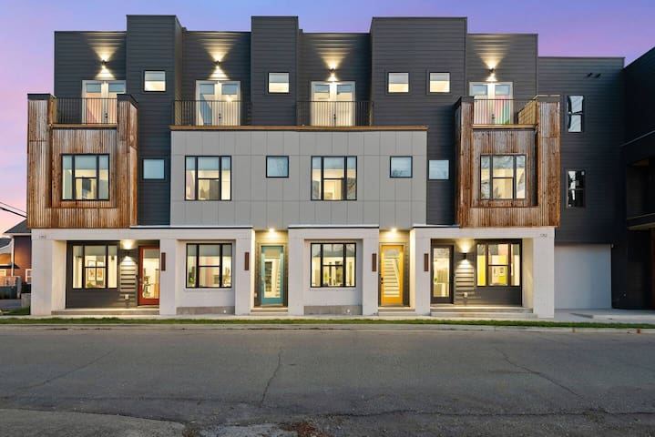 The Venue *Entire 4 Unit Building*