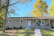 Sunny home, fenced yard, walk to lake Barkley