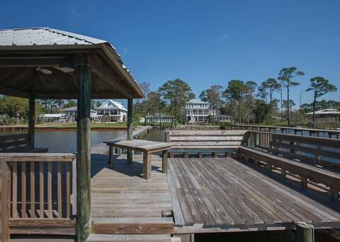 Bay Bushes beautiful waterfront, pet-friendly home