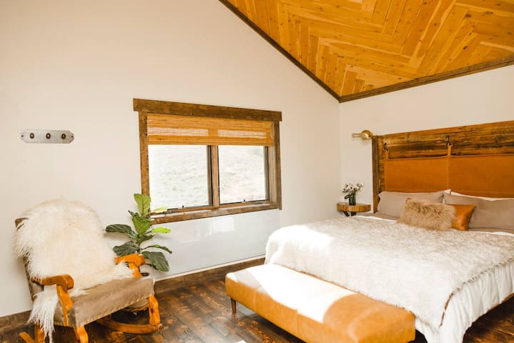 The west master bedroom boasts a comfy king size bed, an en-suite incredible bath, a dedicated work space, and a sitting room with the view of the valley.  If I were forced to pick a room, bring me my coffee here...