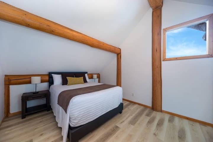 Stunning 5 Bedroom Chalet At Swan Lake - Vernon