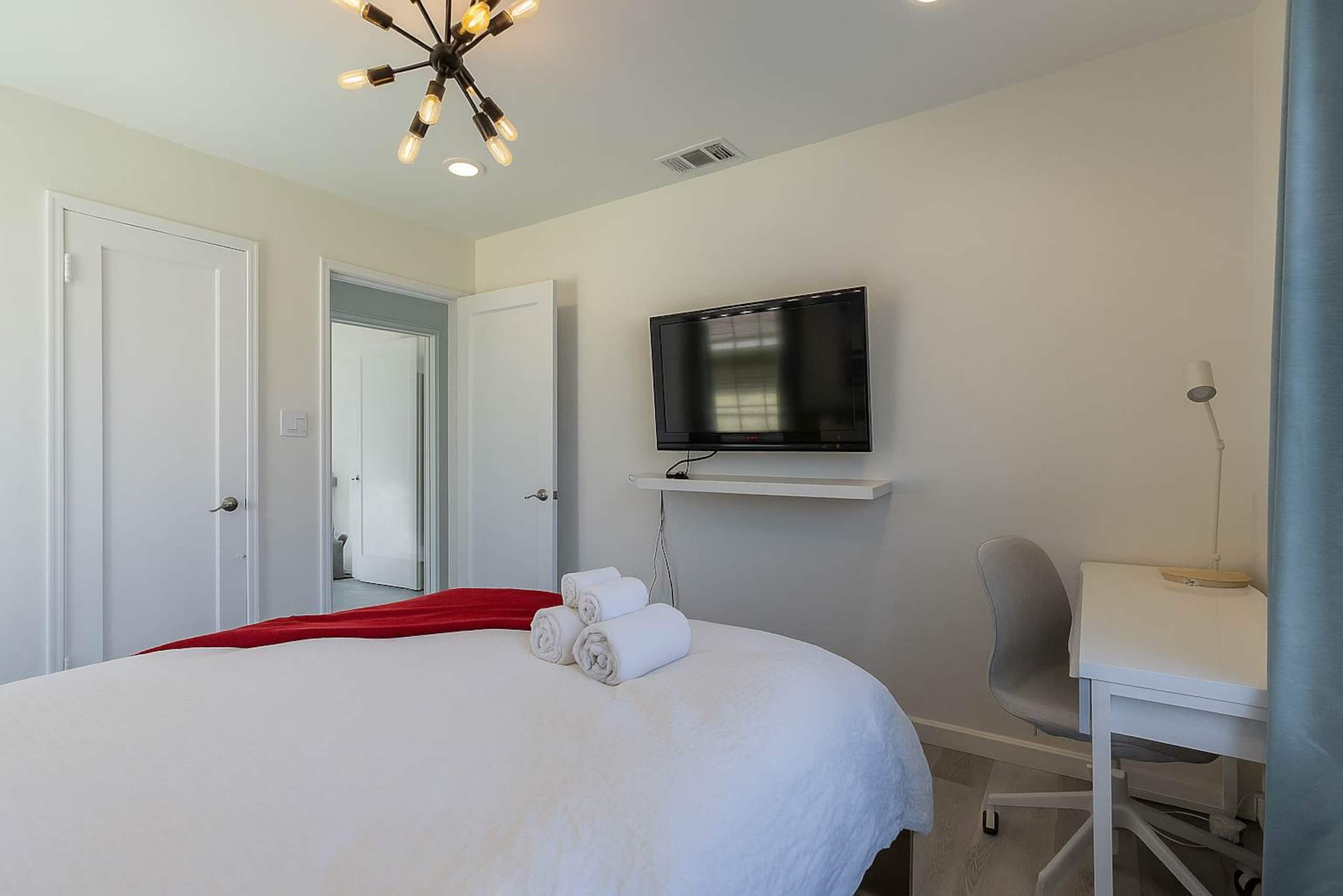 Downtown Sunnyvale Home w/ Garden & Parking - Photo 21