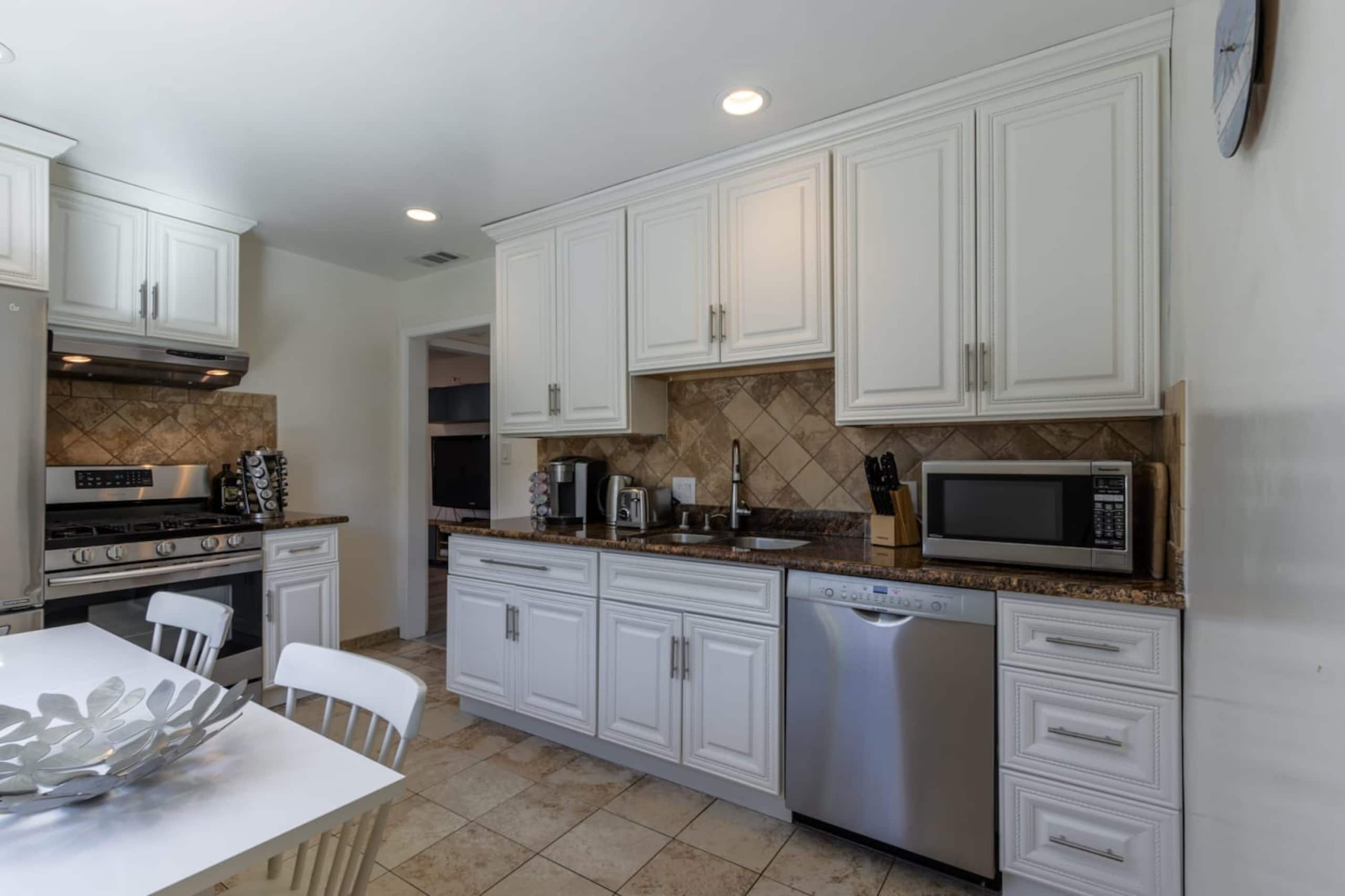 Downtown Sunnyvale Home w/ Garden & Parking - Photo 14