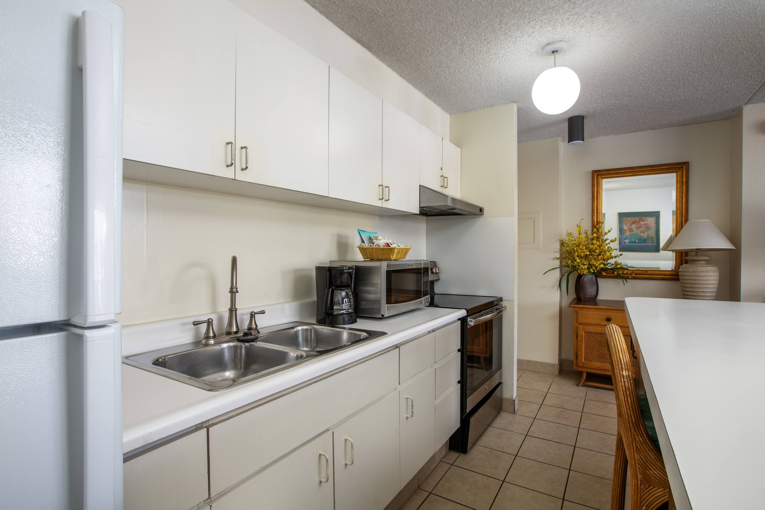Condo in Honolulu · ★4.75 · 1 bedroom · 2 beds · 1 shared bath - Image 6