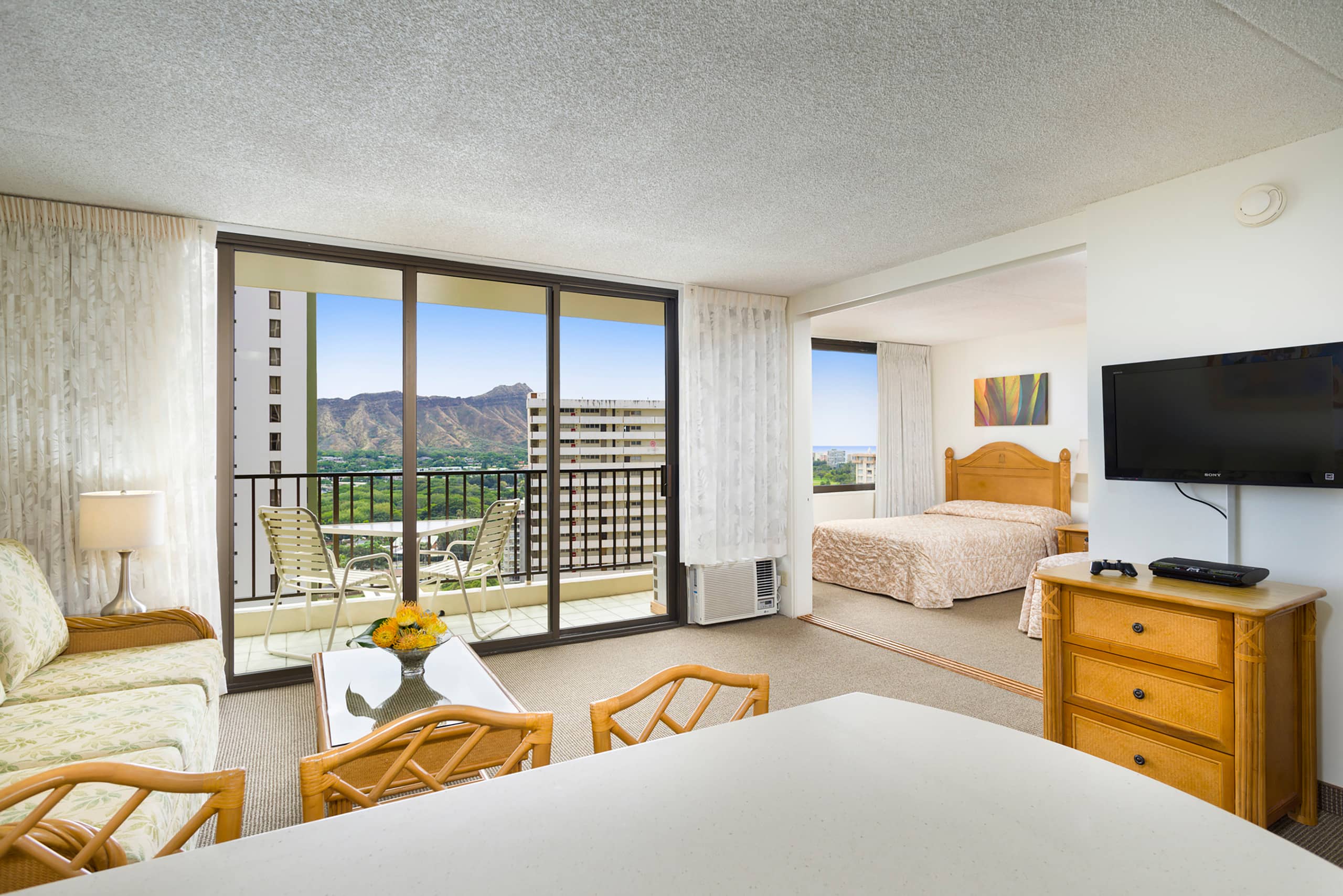 Condo in Honolulu · ★4.17 · 1 bedroom · 3 beds · 1 bath - Image 7