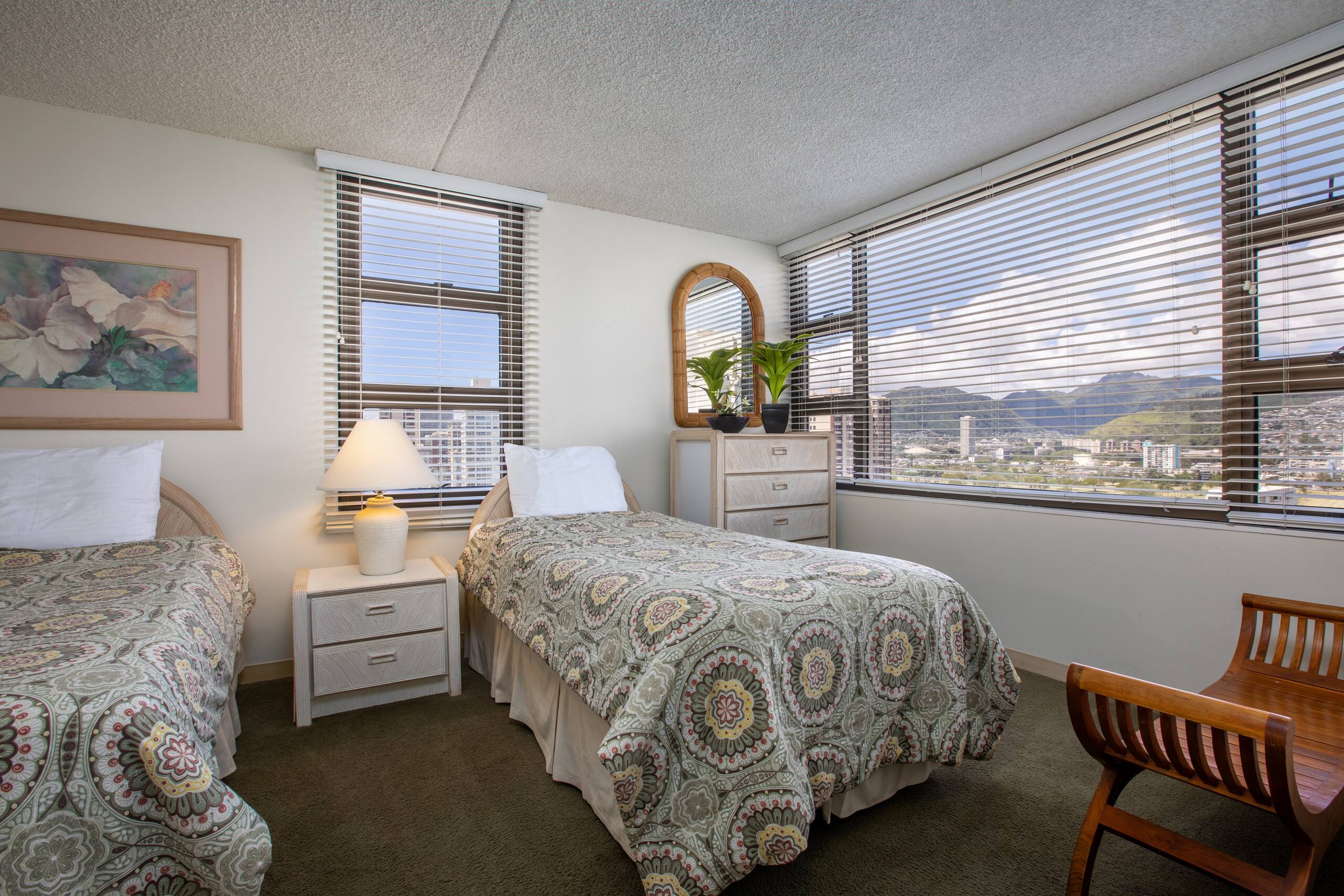 Condo in Honolulu · ★4.17 · 1 bedroom · 3 beds · 1 bath - Image 8