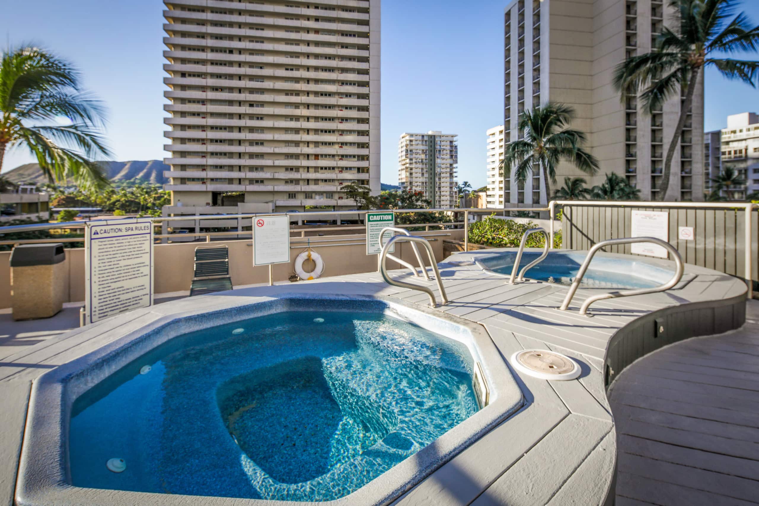 Condo in Honolulu · ★4.36 · 1 bedroom · 3 beds · 1 shared bath - Image 27