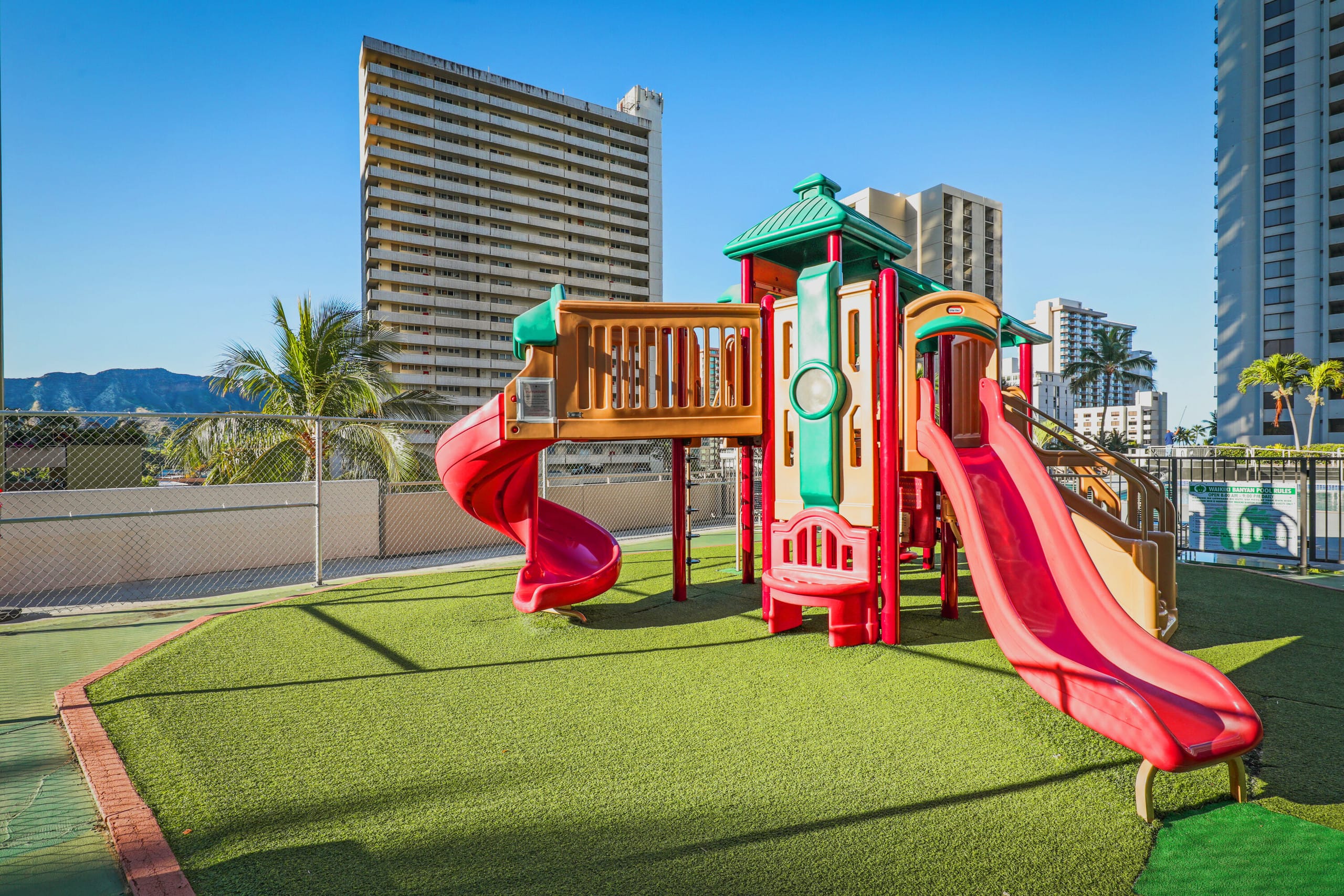 Condo in Honolulu · ★4.36 · 1 bedroom · 3 beds · 1 shared bath - Image 32