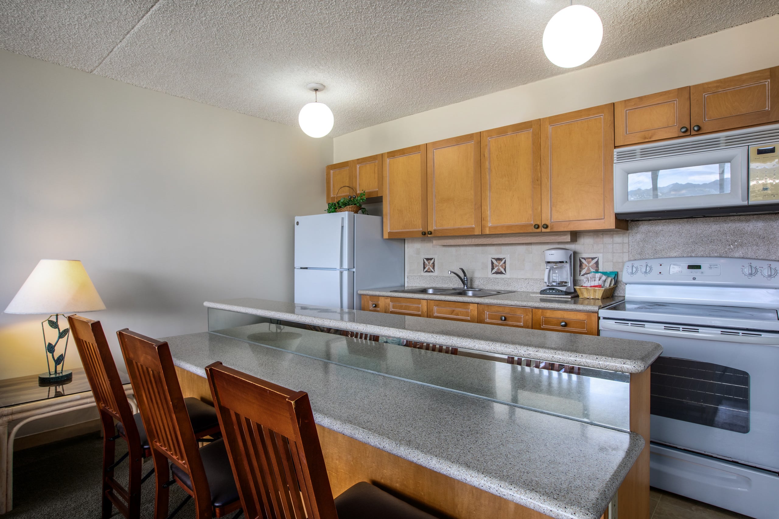 Condo in Honolulu · ★4.36 · 1 bedroom · 3 beds · 1 shared bath - Image 6