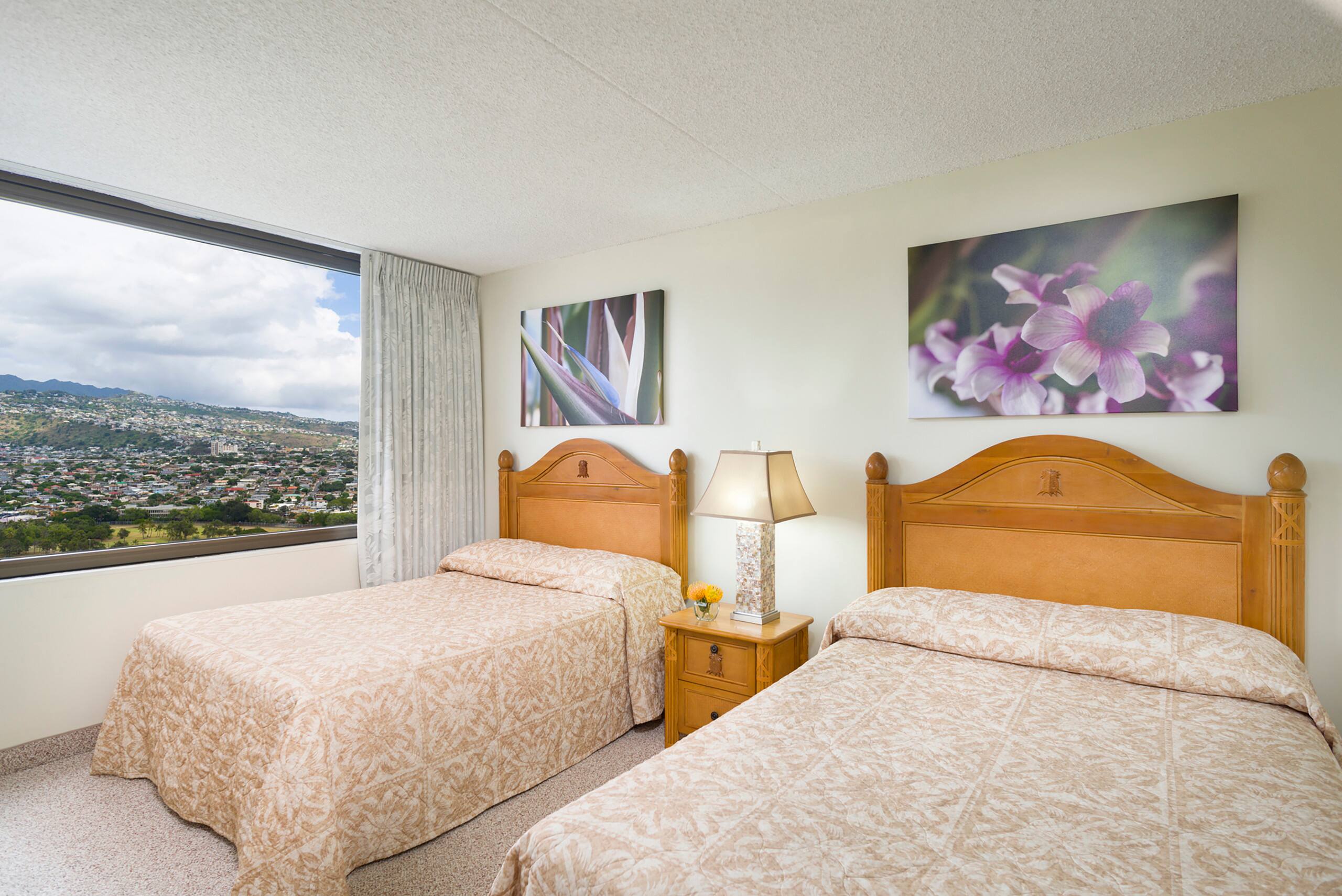 Condo in Honolulu · ★4.45 · 1 bedroom · 3 beds · 1 shared bath - Image 9