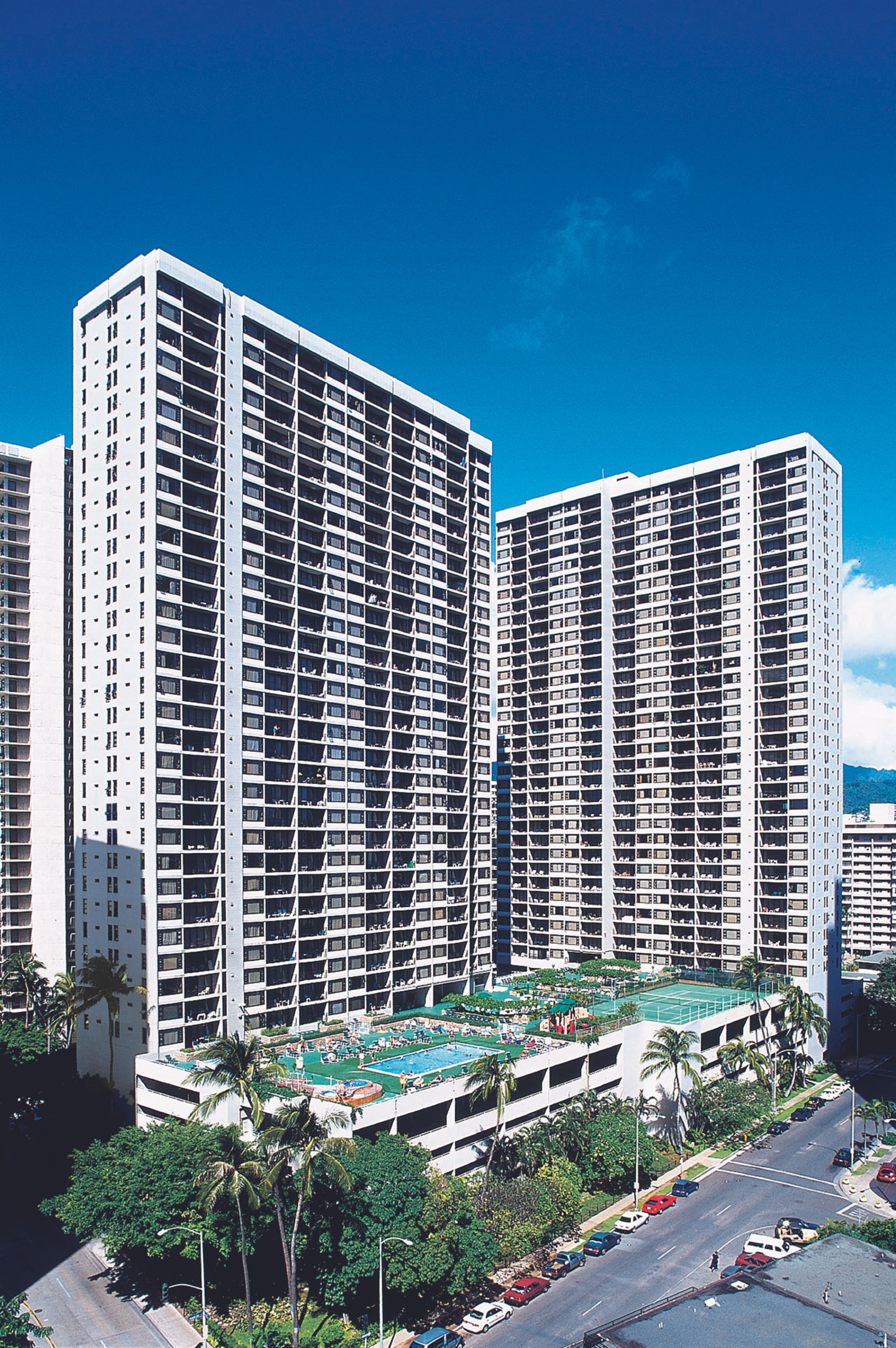 Condo in Honolulu · ★4.45 · 1 bedroom · 3 beds · 1 shared bath - Image 13