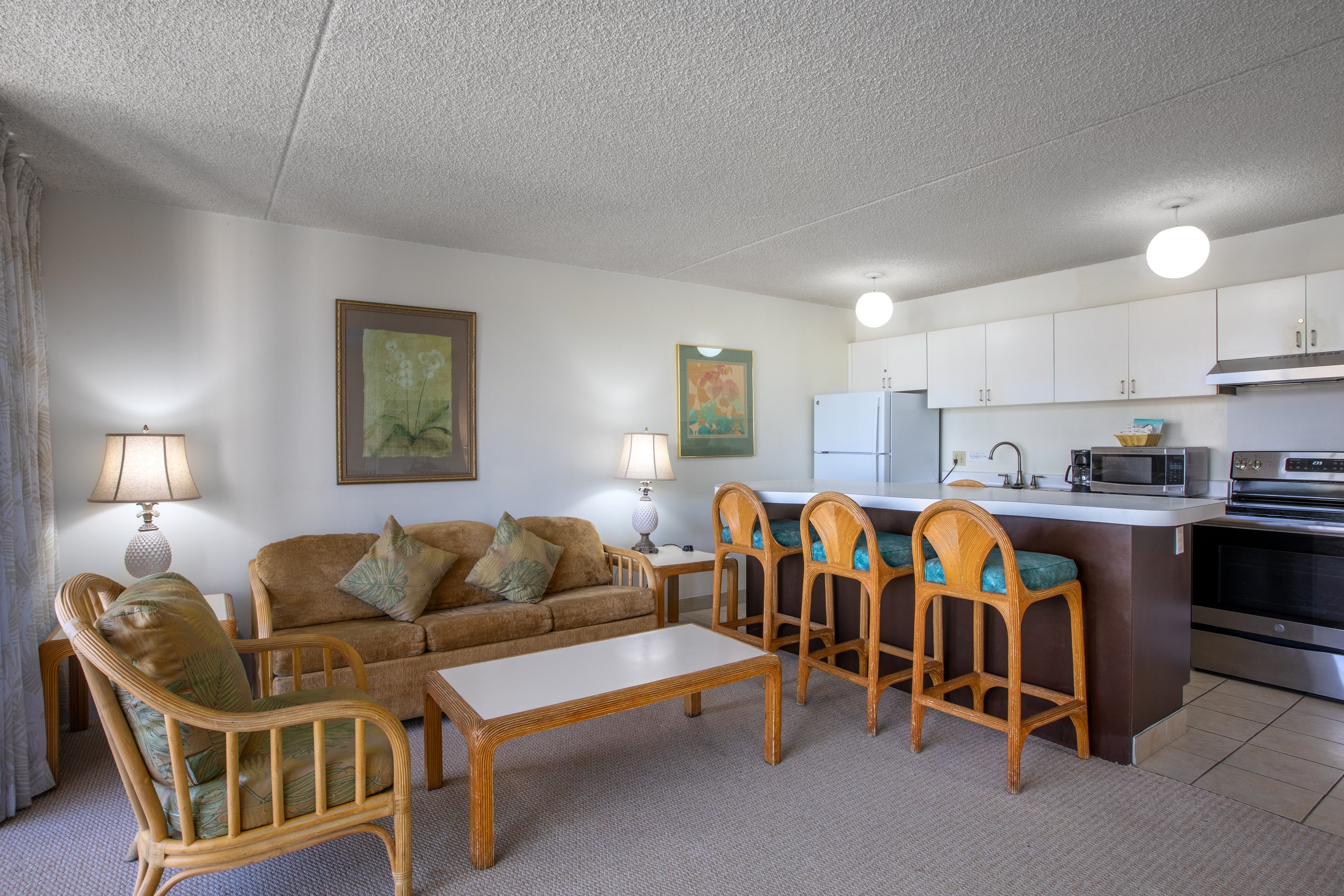 Condo in Honolulu · ★4.45 · 1 bedroom · 3 beds · 1 shared bath - Image 2
