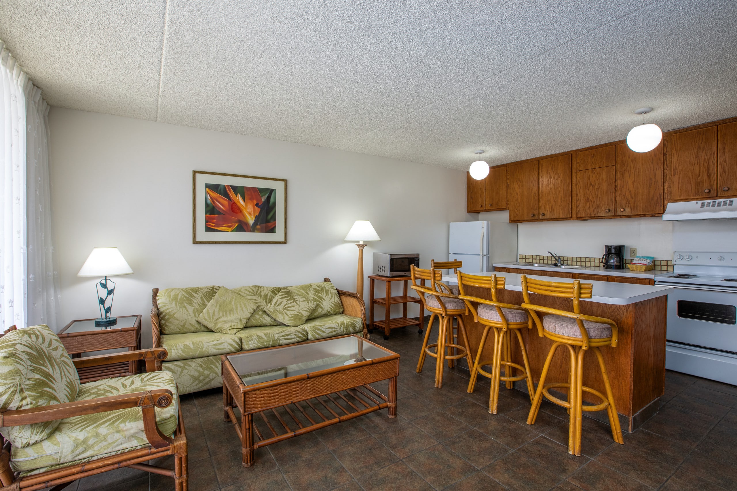 Condo in Honolulu · ★4.45 · 1 bedroom · 3 beds · 1 shared bath - Image 3