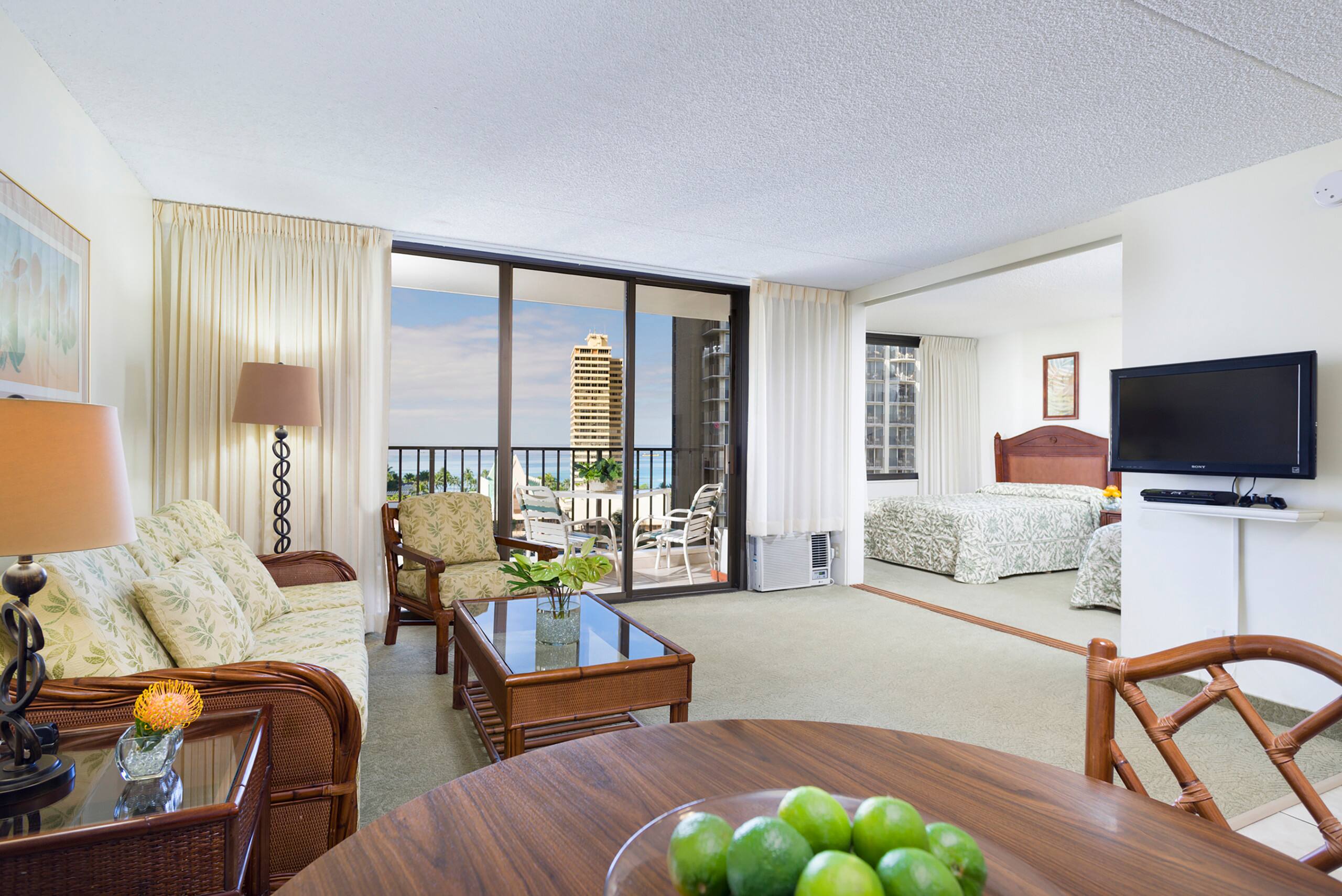 Condo in Honolulu · ★4.75 · 1 bedroom · 3 beds · 1 shared bath - Image 9