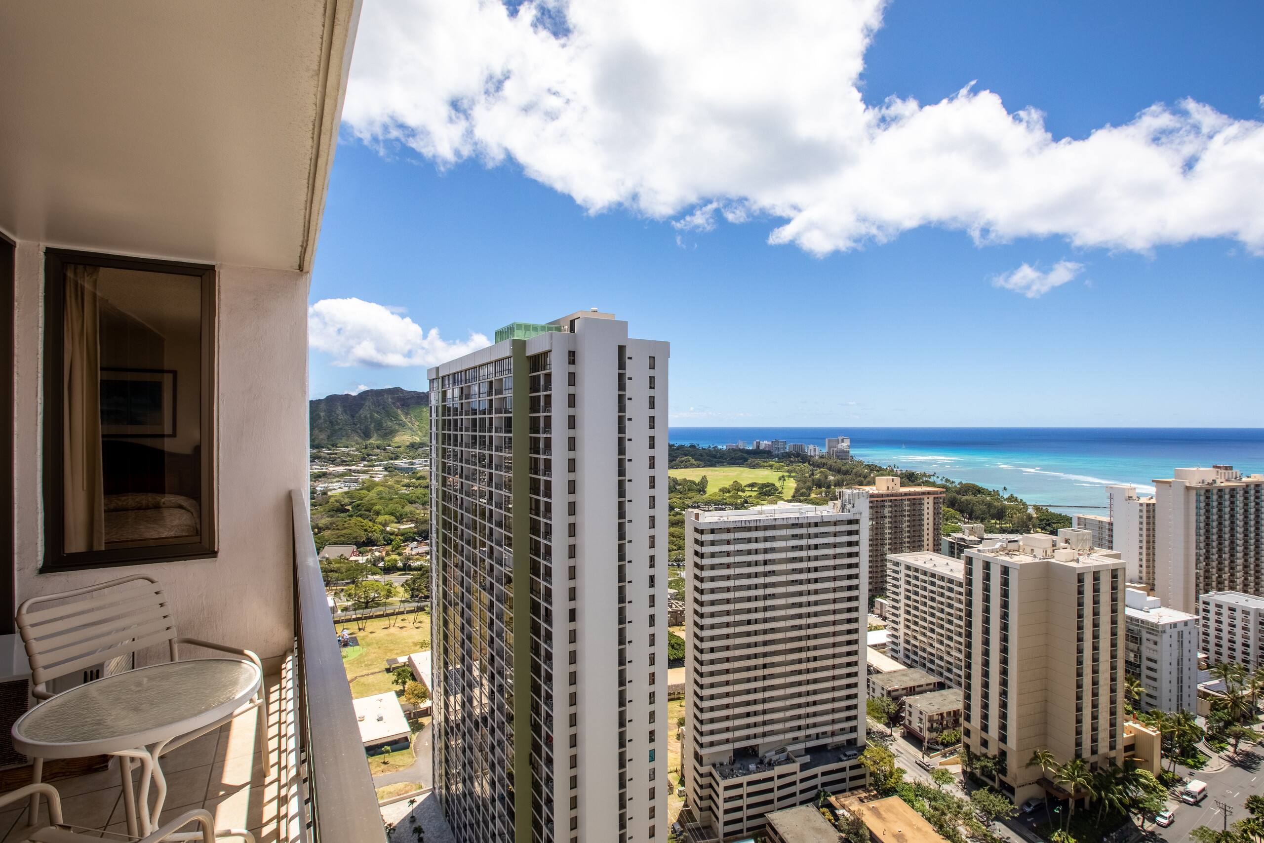Condo in Honolulu · ★4.75 · 1 bedroom · 3 beds · 1 shared bath - Image 1