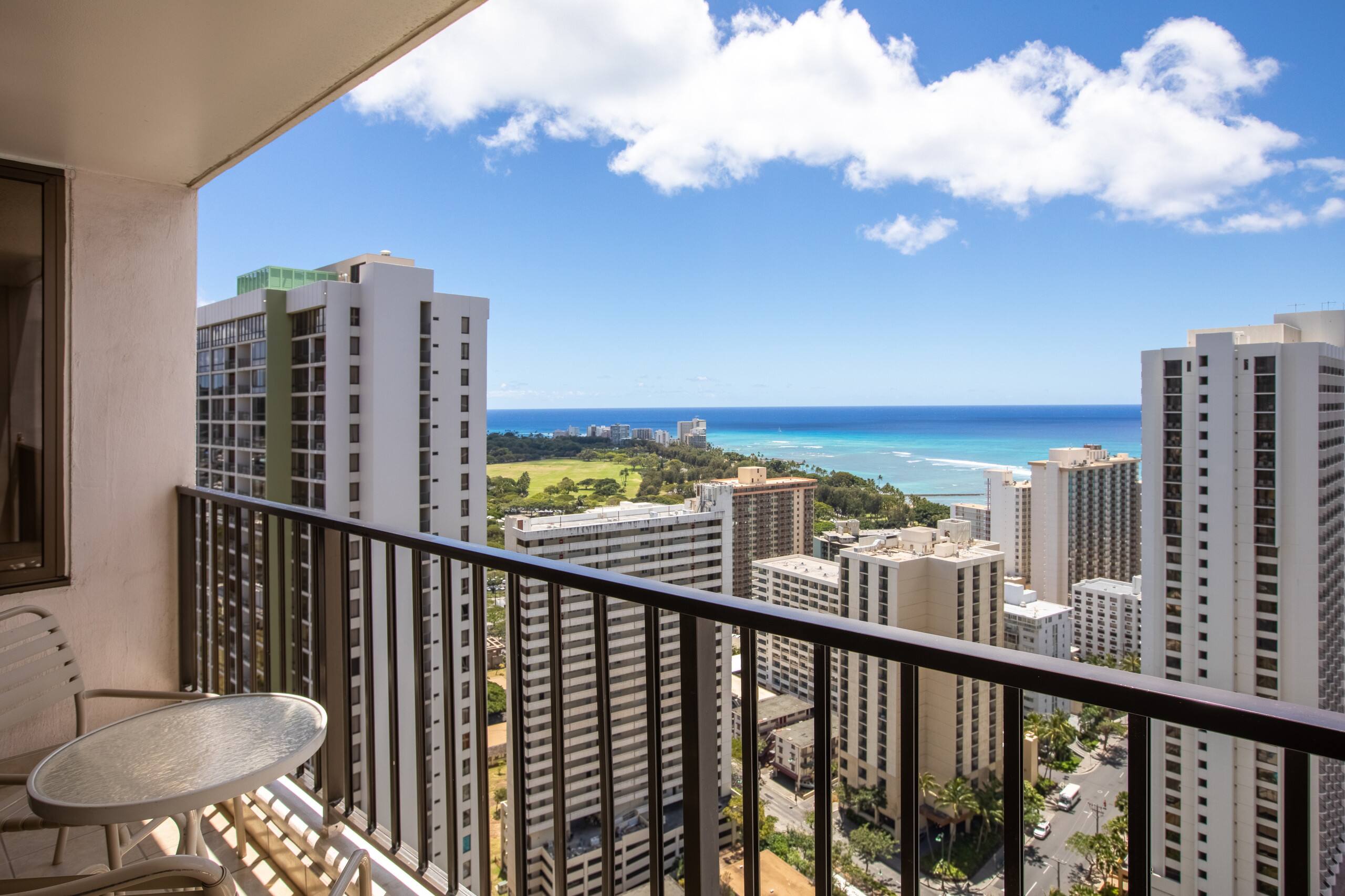 Condo in Honolulu · ★4.75 · 1 bedroom · 3 beds · 1 shared bath - Image 2