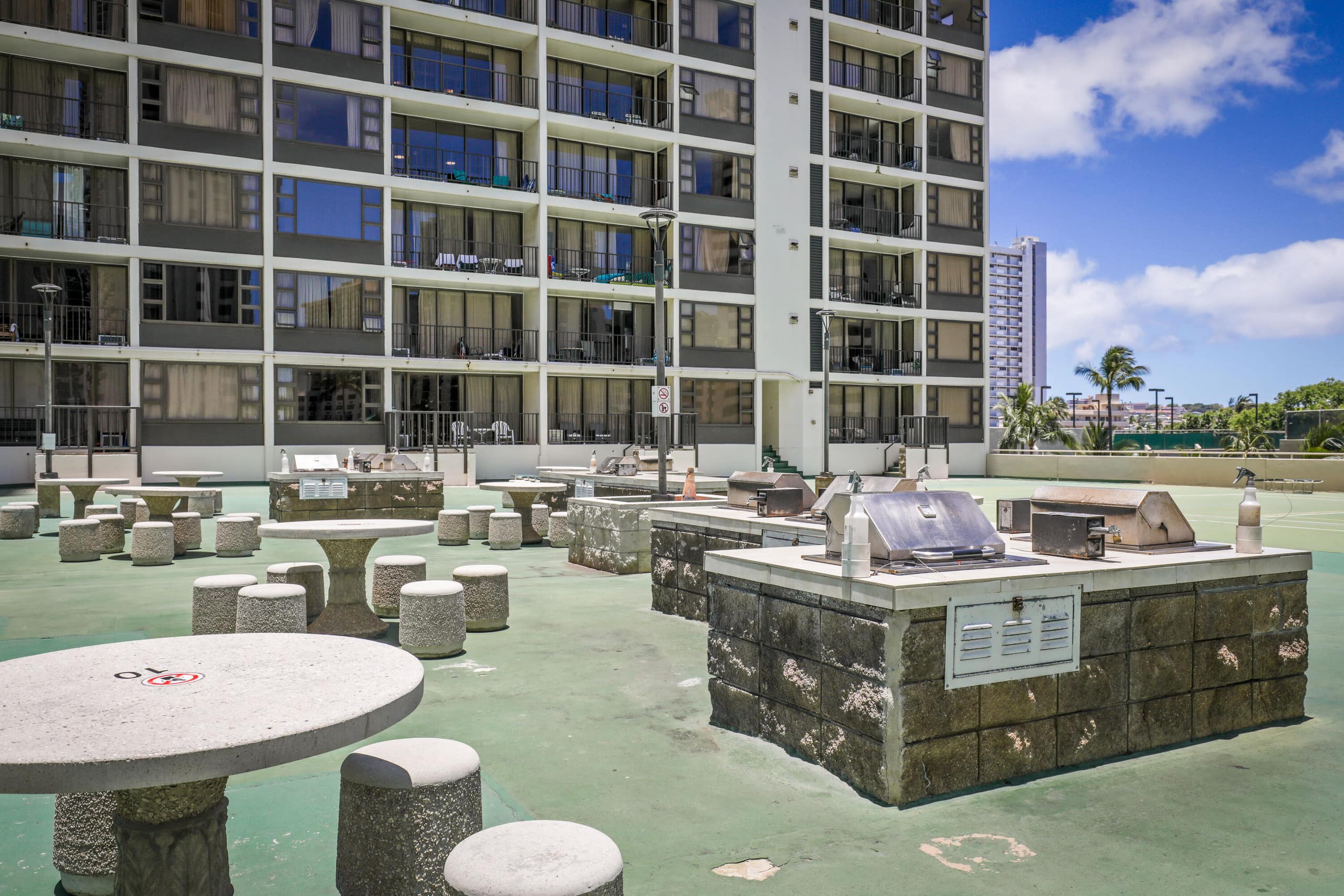 Condo in Honolulu · ★4.43 · 1 bedroom · 3 beds · 1 shared bath - Image 27